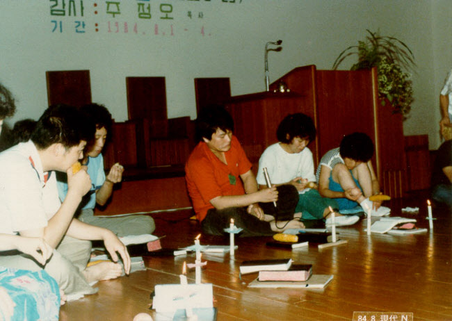 1984년청년부수련회촛불예배옥수수이혁주집사님.jpg